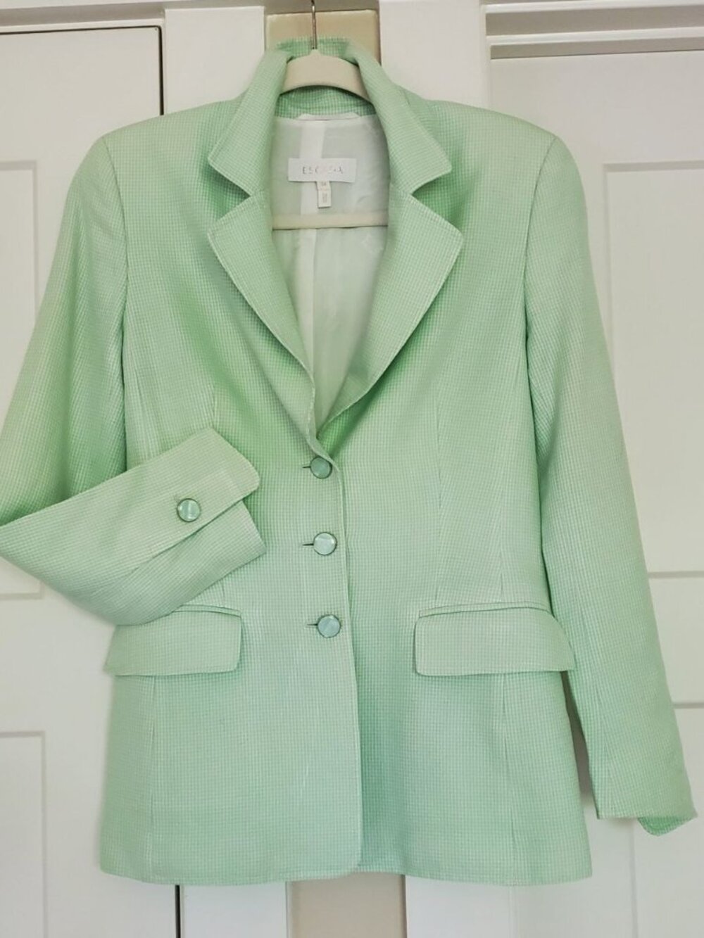 Escada Wool/Silk Blazer in Spring Greenish Color. Size 34